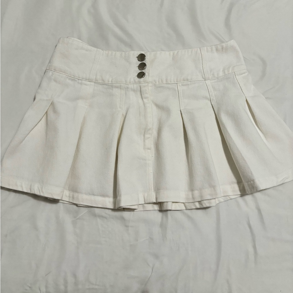 White mini skirt from that’s so fetch size L